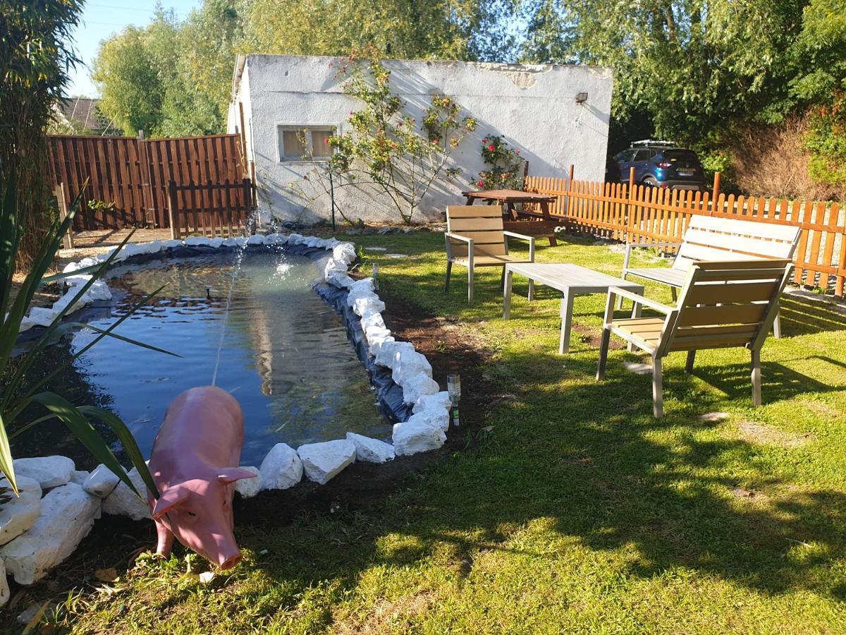 Les Garennes Bed & Breakfast Favieres  Exterior photo